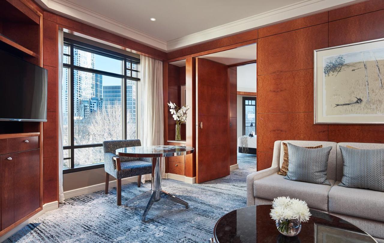 מלון Park Hyatt מלבורן מראה חיצוני תמונה A suite at the Mandarin Oriental, Hong Kong