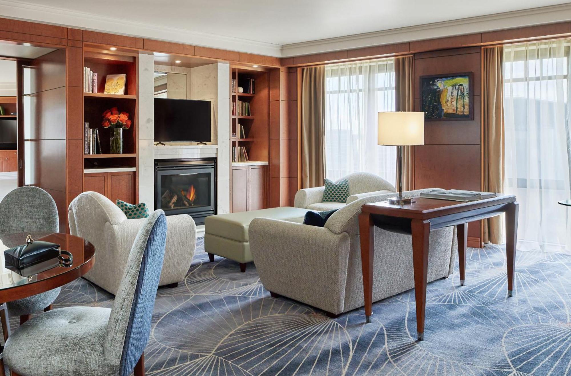מלון Park Hyatt מלבורן מראה חיצוני תמונה Living room of a suite at the Fairmont Olympic Hotel